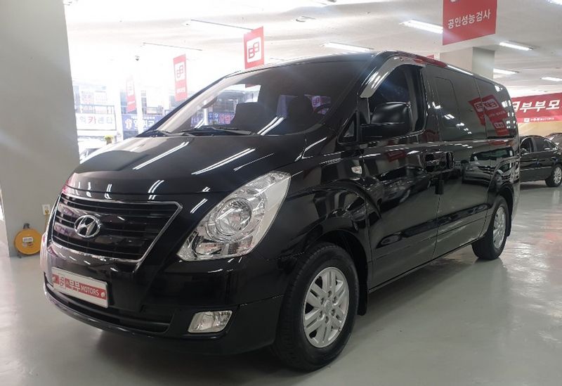 Busan Private Tour - The Hyundai Starex 12-seater.