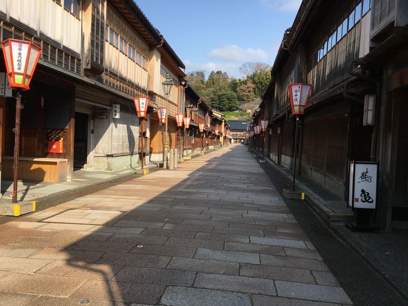 Kanazawa Private Tour - Higashi Chayagai - Geisha District