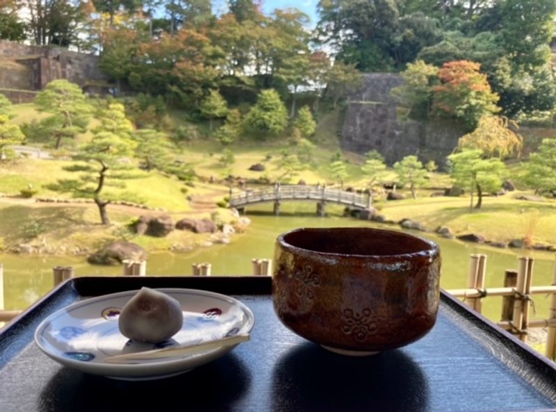 Kanazawa Private Tour - Matcha in Gyokusen-inmaru Park