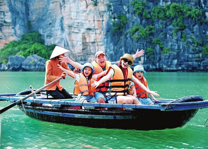 Hanoi Private Tour - Luong cave in HaLong bay 