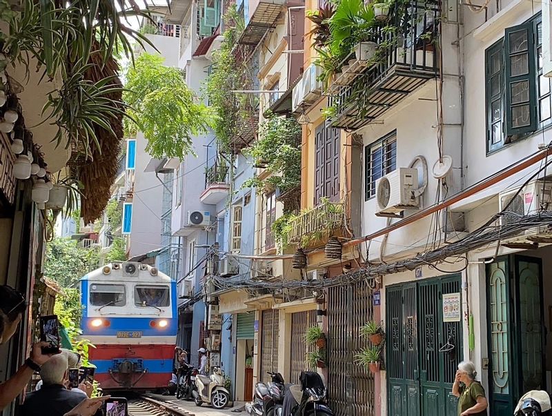 Hanoi Private Tour - Train street 