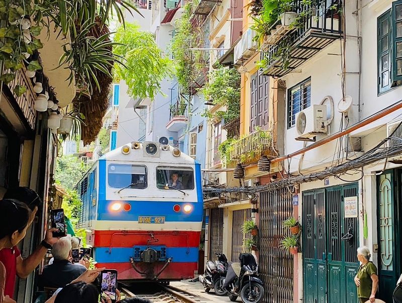 Hanoi Private Tour - Train street 