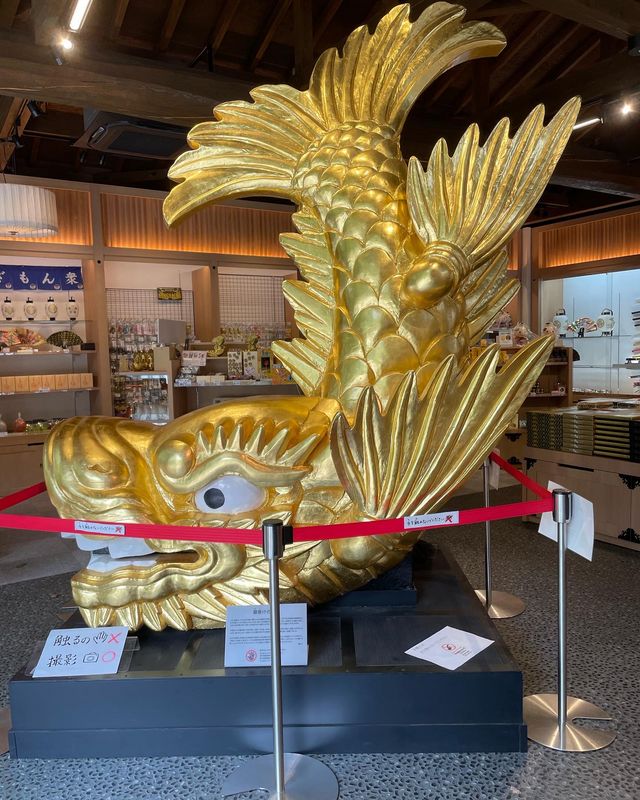 Aichi Private Tour - Golden dolphin, symbol of Nagoya castle 