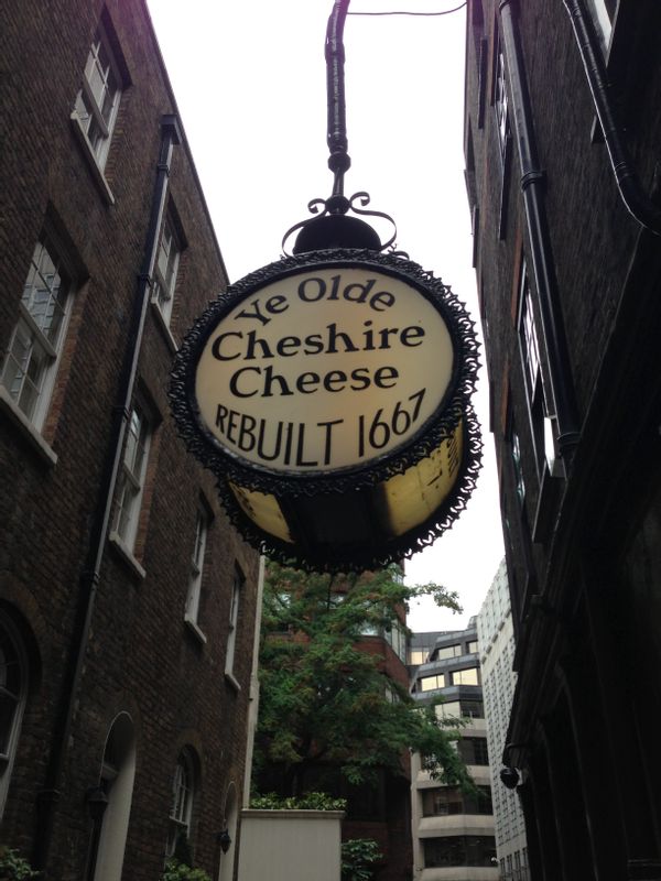 London Private Tour - Hidden down a City alleyway... 