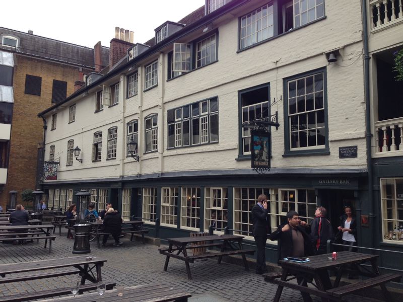 London Private Tour - The George Inn, Southwark 