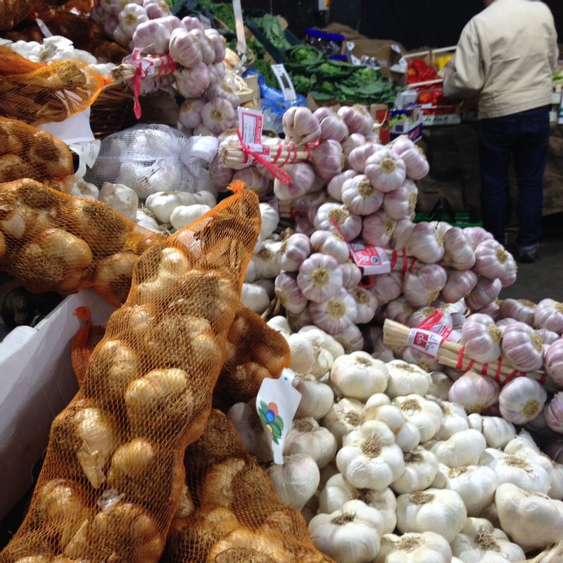 London Private Tour - Gorgeous garlic at Borough Market 