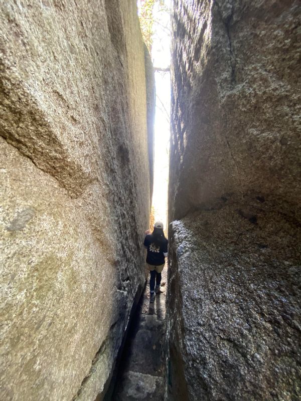 Yamanashi Private Tour - The gap of the rock is about 2 feet(60cm).People say you'll get a good luck if you can go through the gap three times.