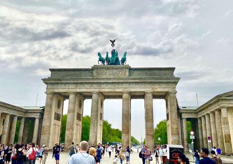 Berlin Private Tour - Berlin's treasure, the beautiful and iconic Brandenburg Gate