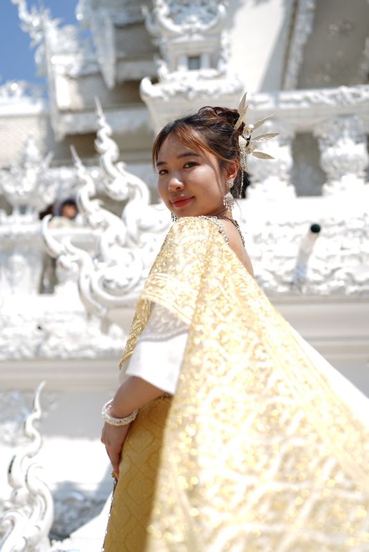 Chiang Mai Private Tour - Enjoy take a photos with Thai Traditional Dress in the White Temple. 