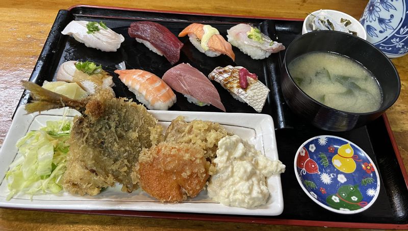 Nagasaki Private Tour - Sushi lunch at a local shopping street!