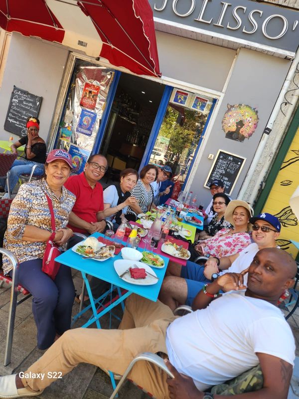 Provence-Alpes-Cote d'Azur Private Tour - Local lunch after the tour with a group of American guests. Get immersed in local life, eat and drink with local Marseillaise. My tours remain unforgettable. 