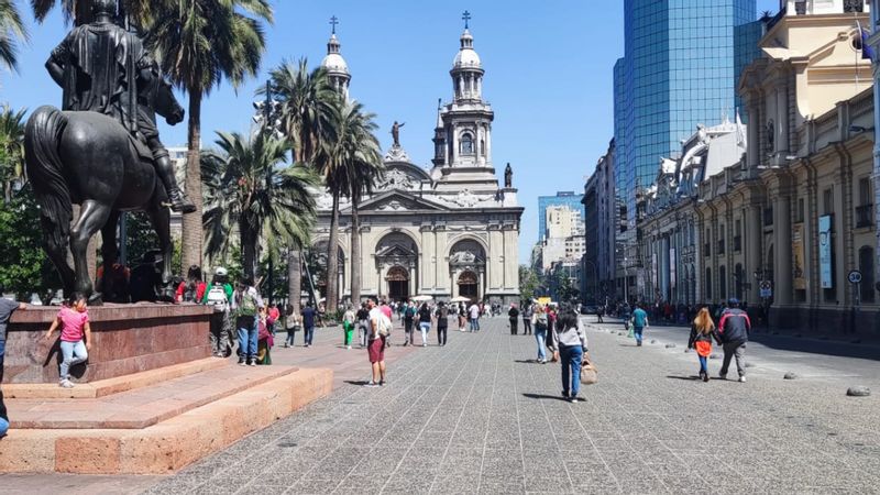 Region Metropolitana Private Tour - Plaza de Armas in Downtown