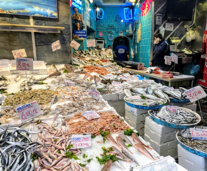 Naples Private Tour - Pignasecca Market