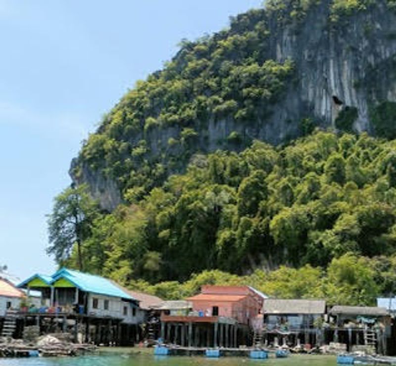 Phuket Private Tour - Panyee Village Phangnga Bay