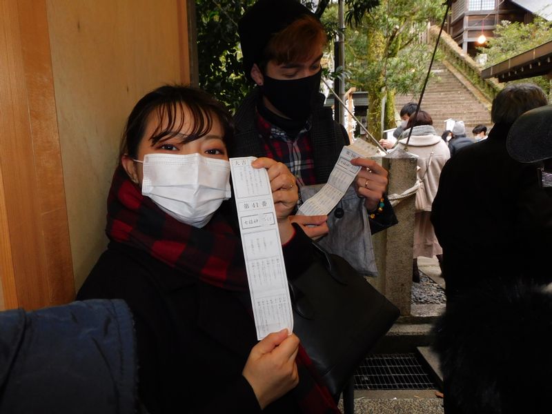 Nagasaki Private Tour - Suwa Shrine fortunes