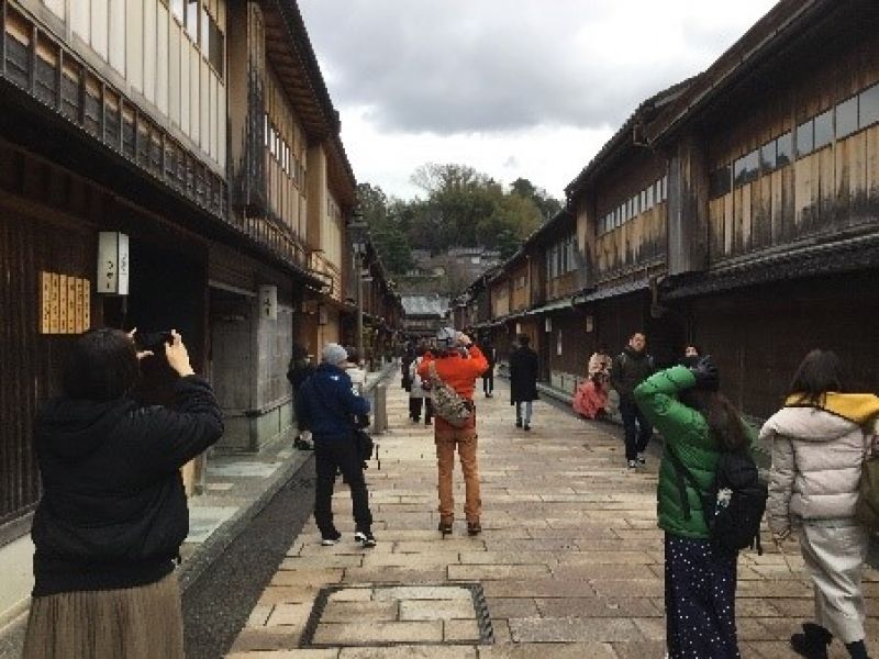 Gunma Private Tour - Higashi Chaya district in Kanazawa


