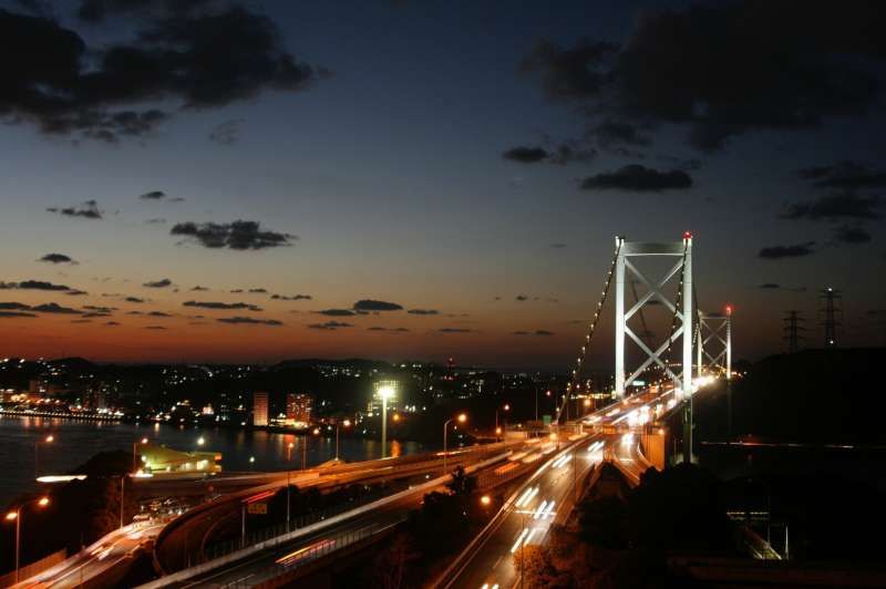 Fukuoka Private Tour - The Kan-Mon Bridge, connecting Shimonoseki(下関; Shimonoseki city, Yamaguchi prefecture) Moji(門司; Kitakyushu city, Fukuoka Prefecture, Kyushu island), Our beautiful icon.
Through my travel experiences, I strongly believe that there are two places in the world having a view like this; here and Istanbul. Please come to witness the spectacular view of the Oriental Istanbul! :)