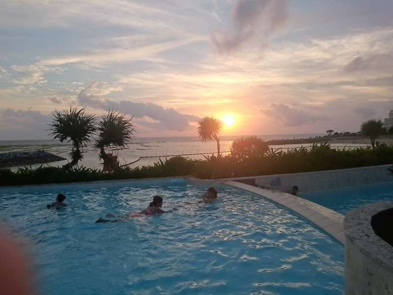 Okinawa Main Island Private Tour - This pool  and spa are beside beach. you can enjoy swimming in the see, pool. Also, there is Japanese style hot spring. This is close to shopping area, too. 