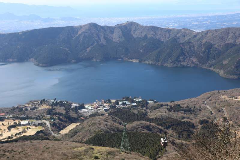 Tokyo Private Tour - Lake Ashi in Haknoe, close to Mt. Fuji. A suspension cable car is also shown on the right side bottom corner.