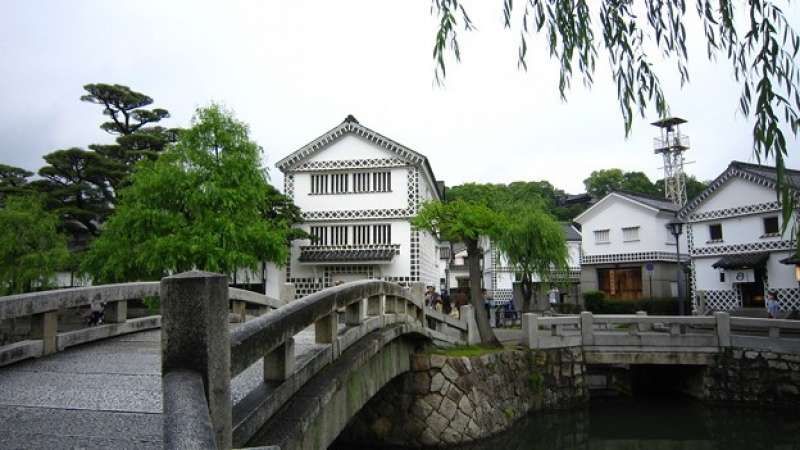 Okayama Private Tour - Kurashiki was governed directly by Edo Shogunate. So there were some rice warehouses. They are preserved now because Kurashiki wasn't burnt down during the World War.You can see a row of houses and streets about 200 years ago. Many willow trees are planted along the Kurashiki River. A few rice warehouses are used as museums. You can learn  various things about Japan when you visit them. In Kurashiki Bikan historical quarter you can see beautiful landscapes of old Japan.