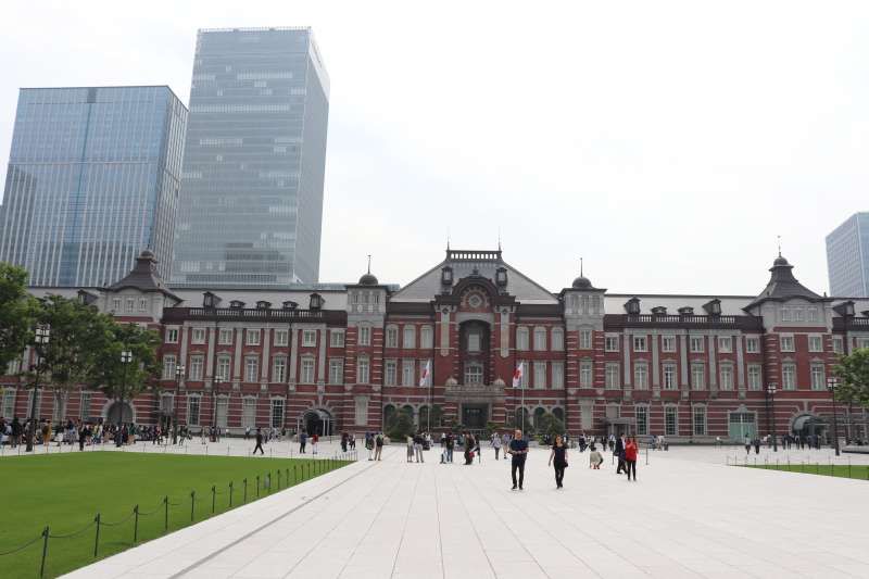 Shimane Private Tour - Tokyo Station and skyscrapers behind