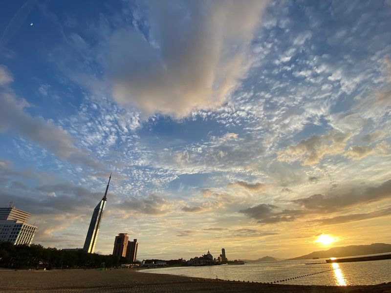 Fukuoka Private Tour - Sunset in Momochihama