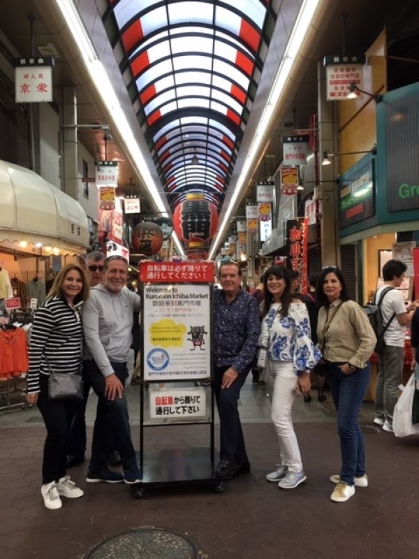 Kobe Private Tour - Cheerful couples at Osaka Kuromon Food Market