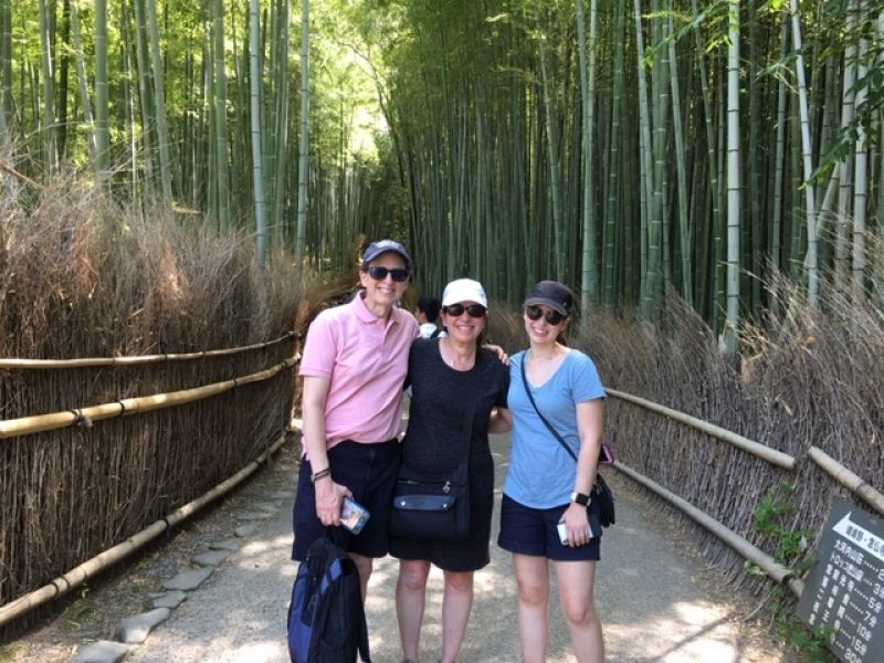 Kobe Private Tour - Lovely family at the time-honored Arashiyama Bamboo Forest