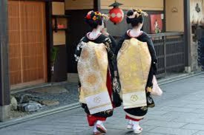 Kobe Private Tour - Maiko at Kyoto's Gion which still has the atmosphere of a traditional Maiko neighborhood