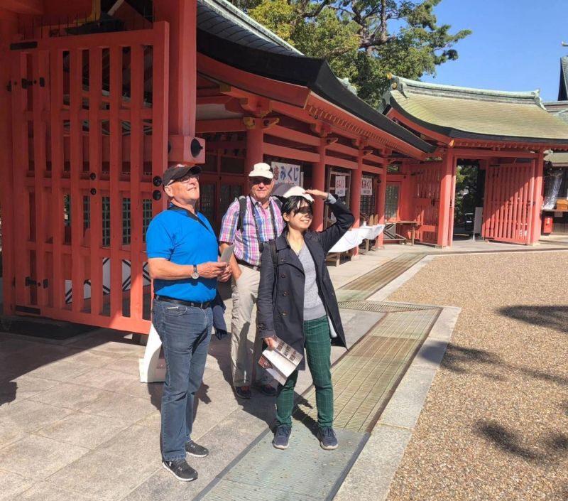 Kyoto Private Tour - Visiting a beautiful shrine with my customers from Swizerland.