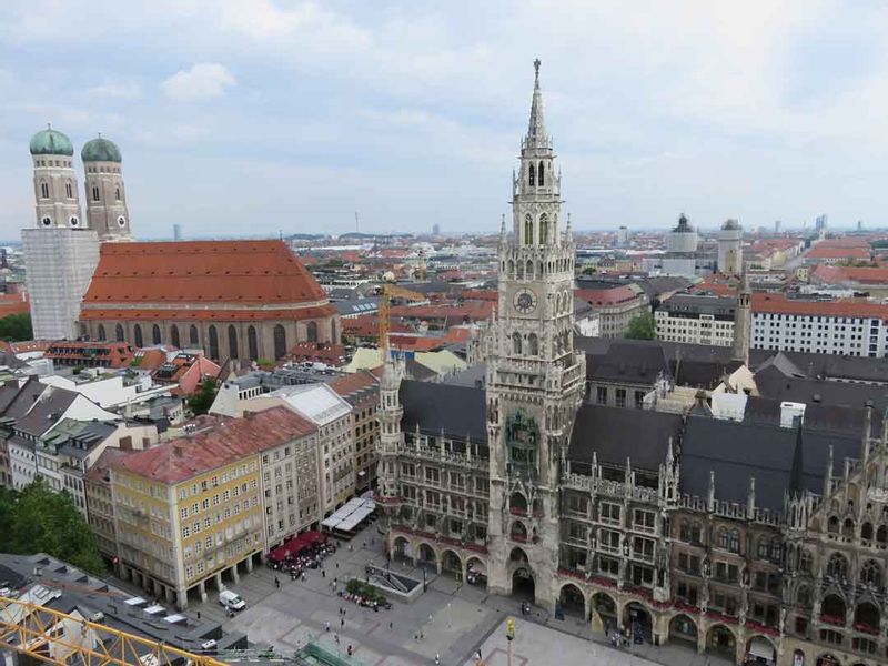 Munich Private Tour - Marienplatz