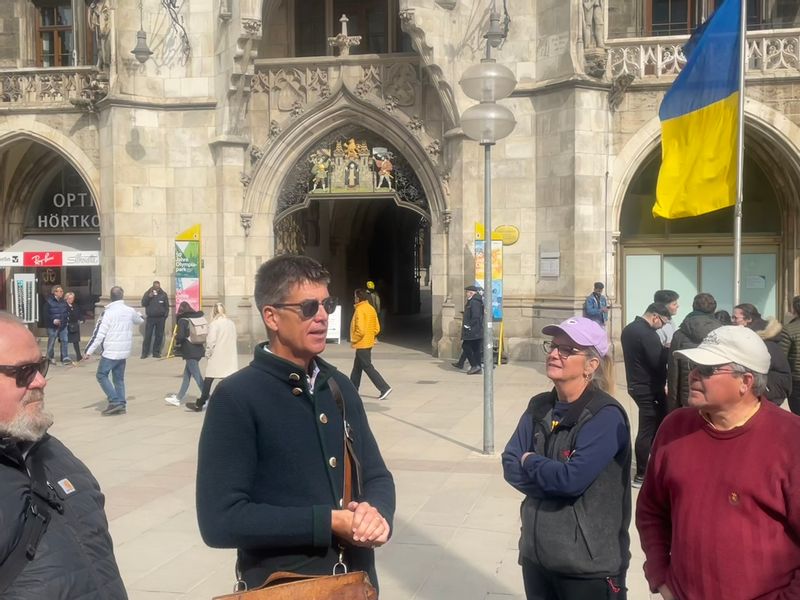 Munich Private Tour - Discusing Munich history at Marienplatz