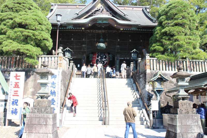 Narita Private Tour - Niomon Gate, Important Cultural Property. There are two imposing statues on both sides to protect the temple.