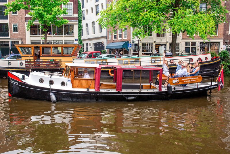 Amsterdam Private Tour - Side view of our Giuliana