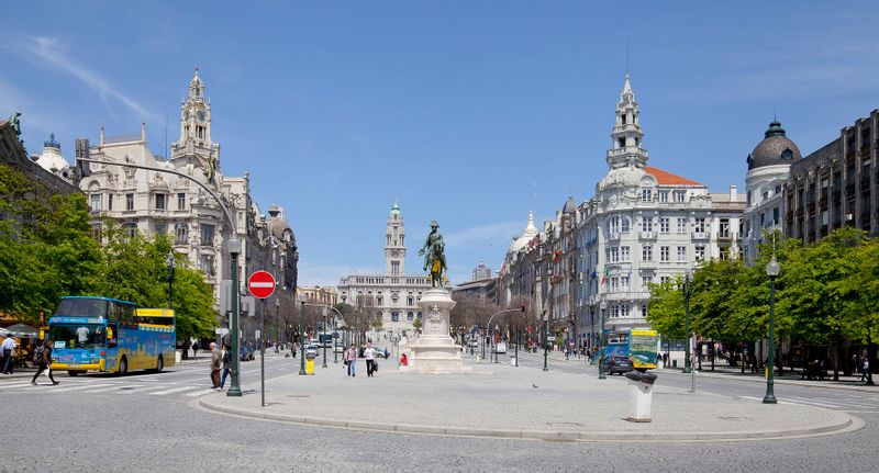 Porto Private Tour - Avenida dos Aliados. Porto's main square.