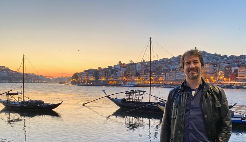 Porto Private Tour - A view of the sunset at Ribeira, with myself spoiling the picture :)