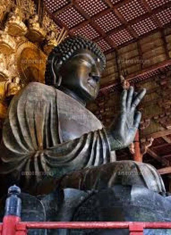 Nara Private Tour - En frente de la estatua de Budda en Nara, todos van a perder su palabra.