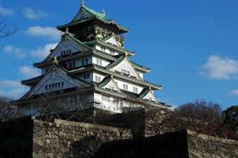 Nara Private Tour - Aunque se ha restaurado en el siglo 20, la forma del castillo Osaka y el parque muy grande nos alivian.