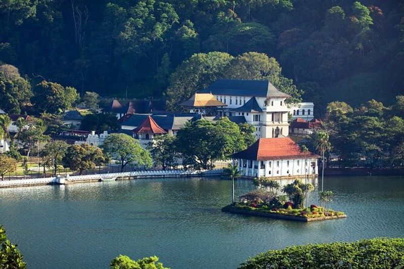 Colombo Private Tour - Kandy Tooth Temple