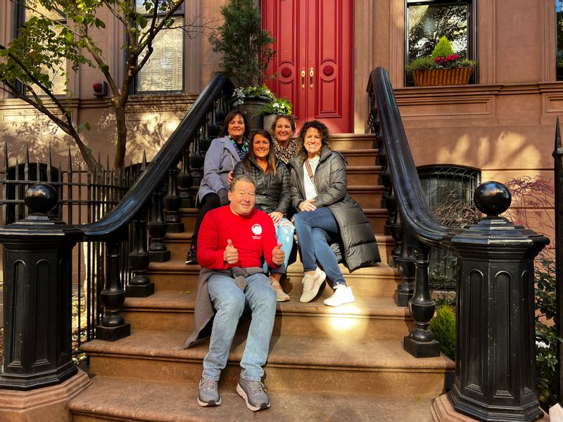 New York Private Tour - Lovely brownstones on Perry St.