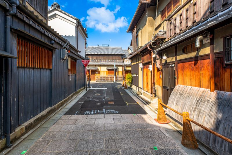 Kyoto Private Tour - The overview of Hanami-koji Street where there are various Japanese-style restaurants, the play stage called Gion Kabu-renjo (Dansing and Singing Stage), and the famous temple called Kennin-ji.