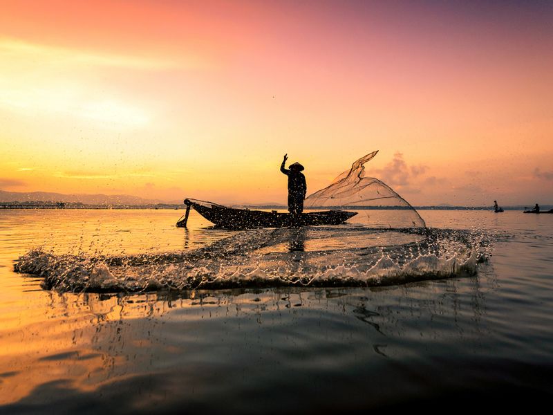 West Java Private Tour - Fishing with Nets
Experience the thrill of catching fish in the tranquil waters of Cianjur using traditional fishing nets. As you cast your net, you'll learn about the different fish species that inhabit the lake and the sustainable fishing practices used by local fishermen.