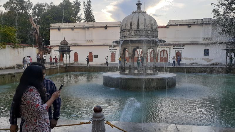 Udaipur Private Tour - Saheliyon ki Bari, garden and fountains.