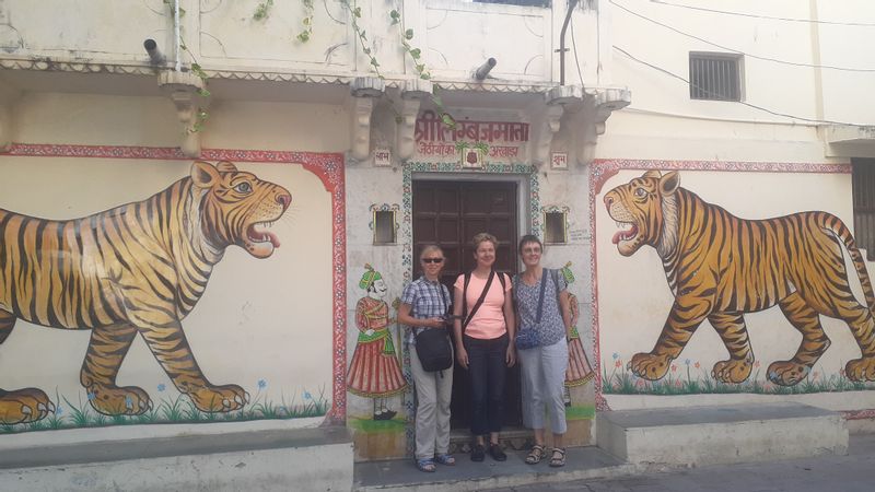 Udaipur Private Tour - Visiting temple lane.