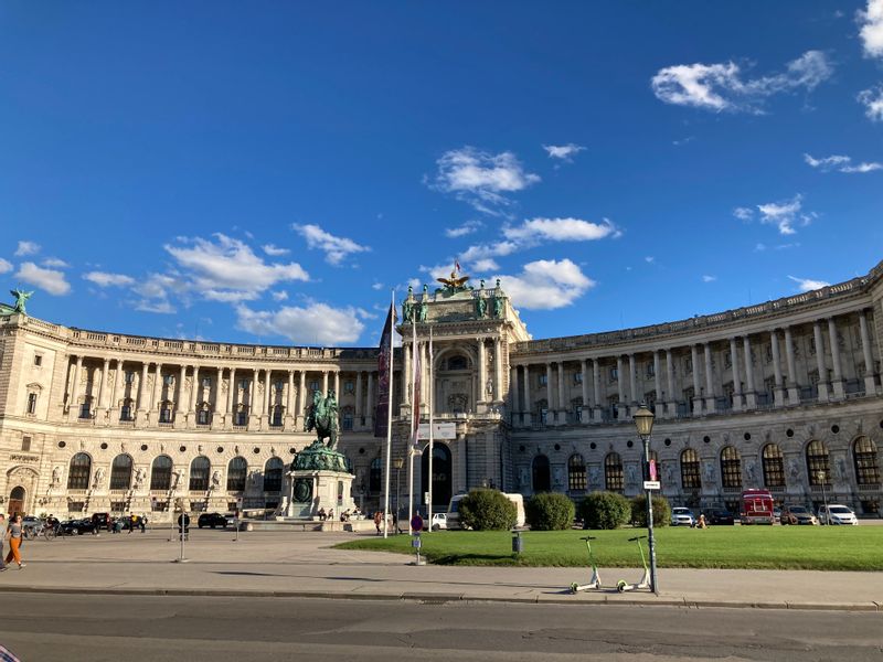 Vienna Private Tour - Heroes' Square