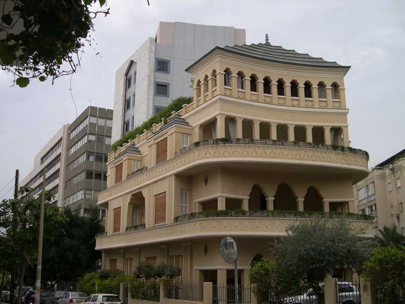 Tel Aviv Private Tour - pagoda house