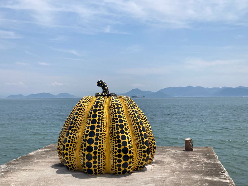 Kagawa Private Tour - Welcome back, new yellow pumpkin! The last one was destroyed by the typhoon.