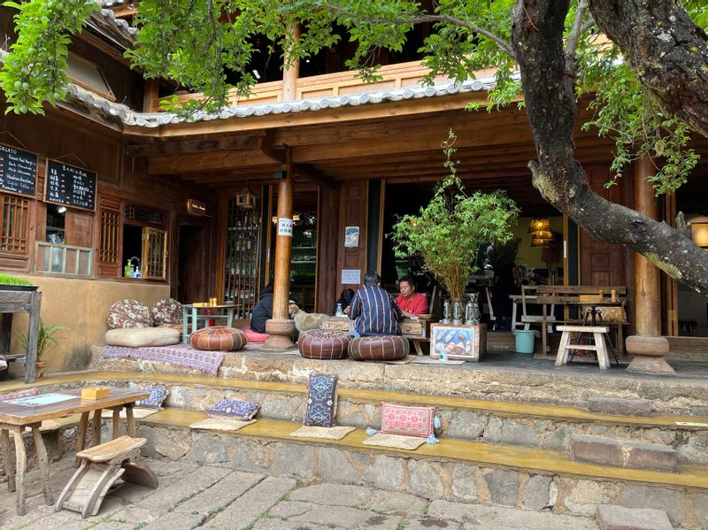 Lijiang Private Tour - Local vegetarian restaurant& cafe