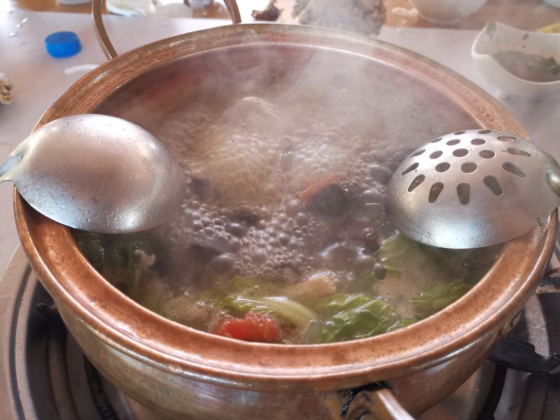 Lijiang Private Tour - Local ham hotpot