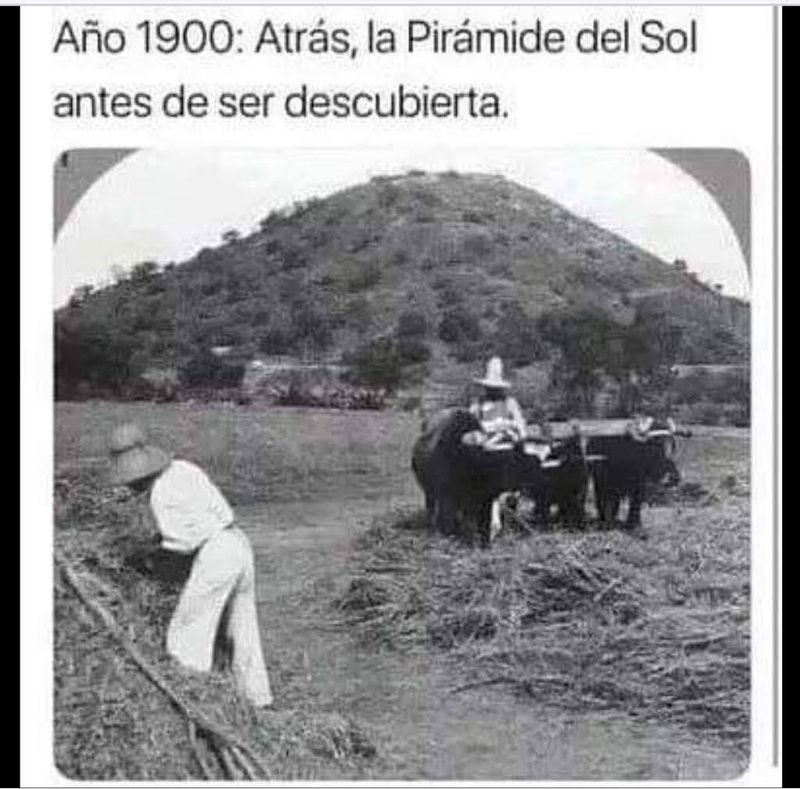 Mexico City Private Tour - In Teotihuacan more than 120 years of reconstruction, example photo from 100 years ago.Photograph from the Casasola archive, published: authorized to use.